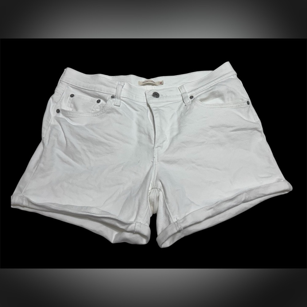 Levi's White Jean Shorts with Stretch Denim and Minimal Styling